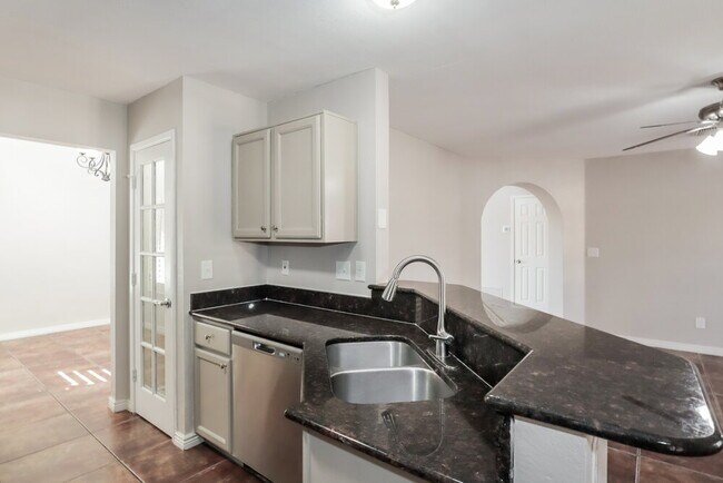 Building Photo - 2571 W Blaine Ct