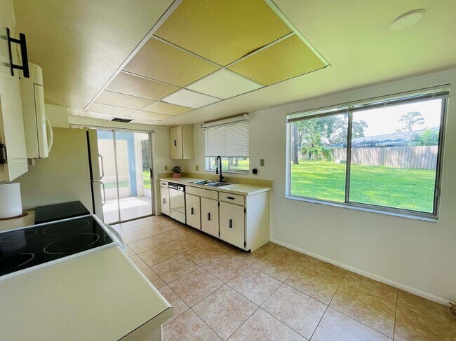 Building Photo - 428 Breakwater Dr
