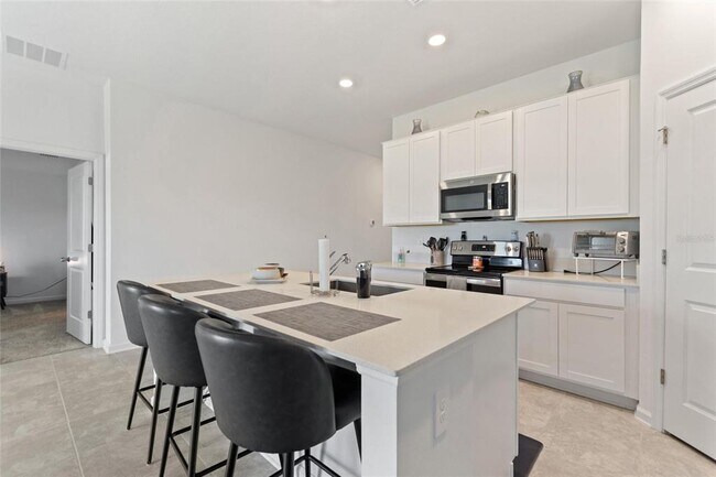 Building Photo - 656 Daring Dr