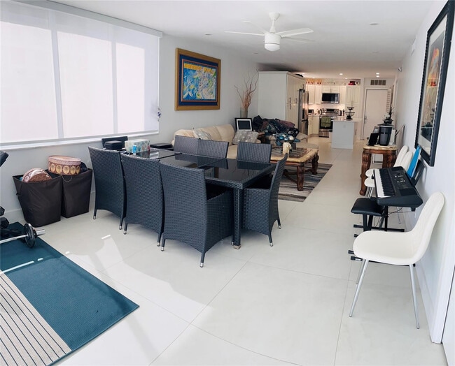 Building Photo - 3100 NE 49th St