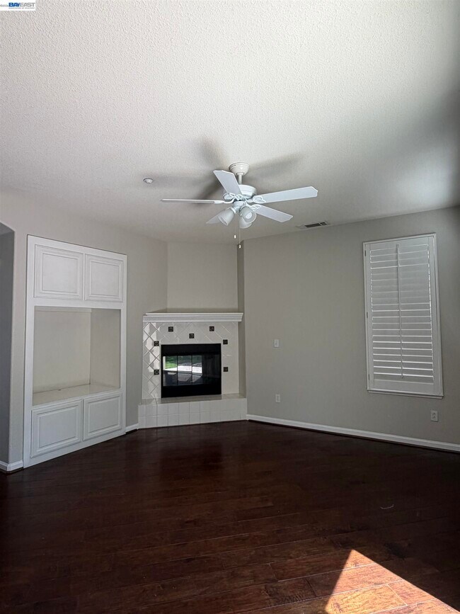 Building Photo - 1336 Tiffany Dr