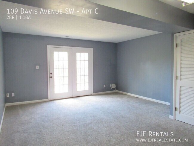 Building Photo - 109 Davis Ave SW