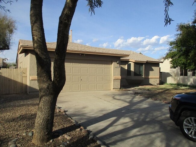 Building Photo - 2 Bedroom, 2 Bath