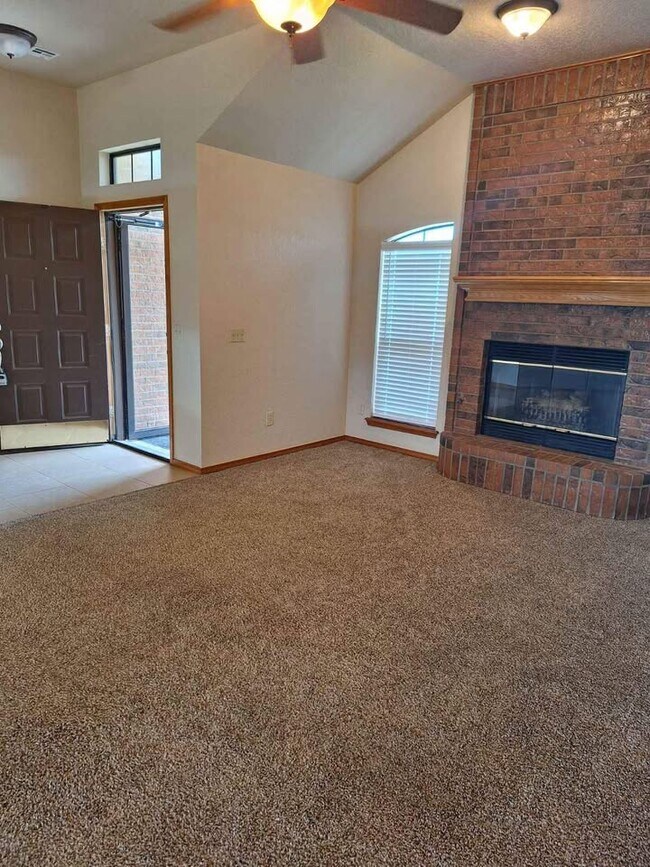 Building Photo - 1701 Pinnacle Ln