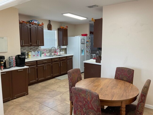 Building Photo - 915 Rutledge Dr