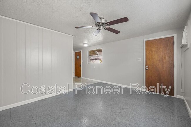 Building Photo - 9610 N 12th St