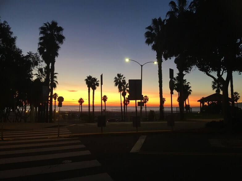 Building Photo - 2221 Ocean Ave