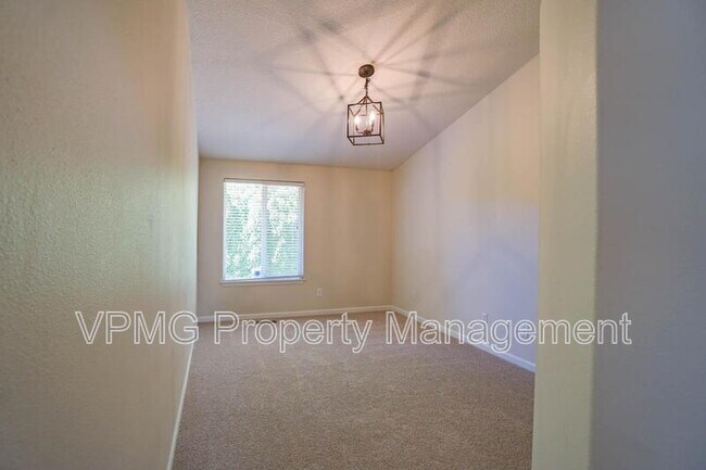 Building Photo - 2115 NW 143rd Cir