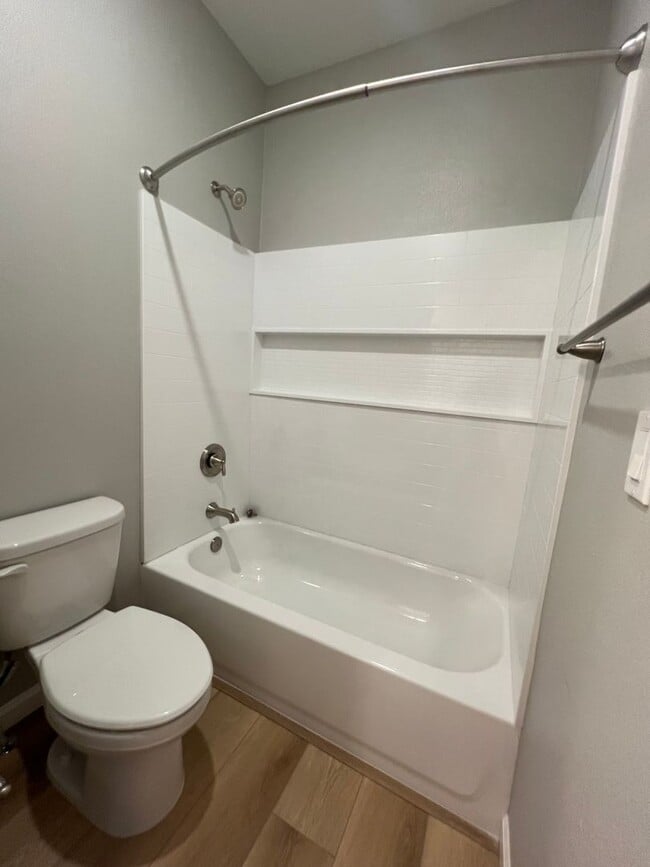 Building Photo - 4/2.5 GORGEOUS Townhome in Minden!