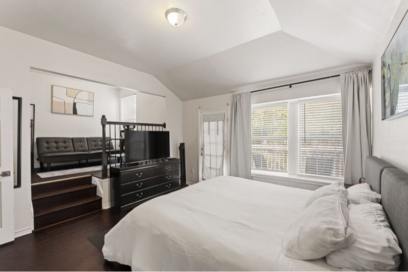 Building Photo - 3974 Fernando Dr