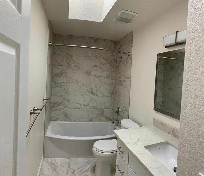 Building Photo - 10207 8th Ave NE