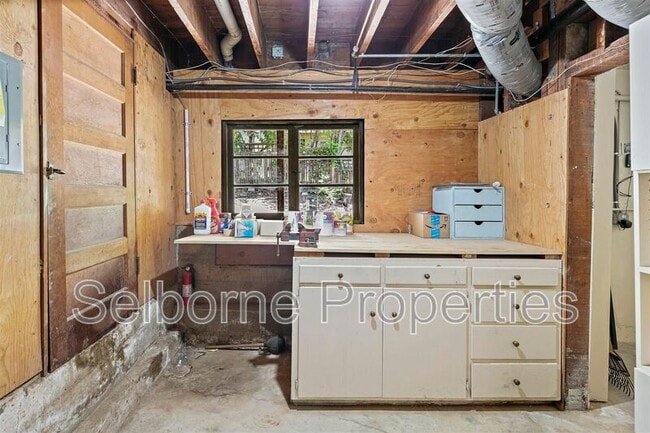 Building Photo - 25 Selborne Dr