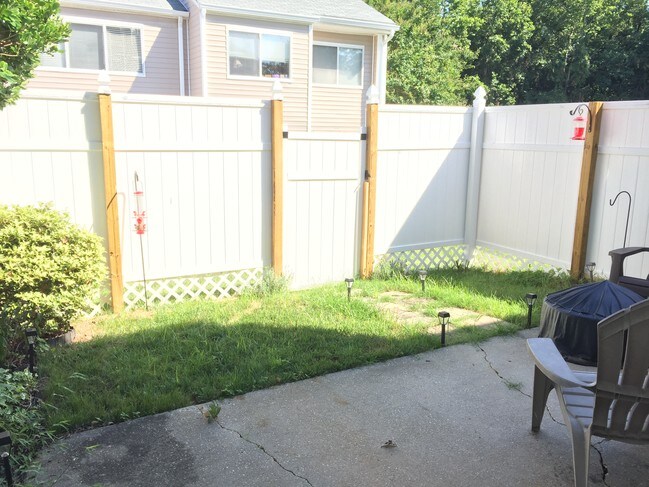 Fenced in back yard - 4058 Midlands Rd
