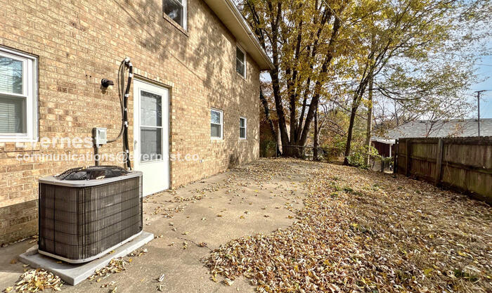 Building Photo - 9515 E 18 St S