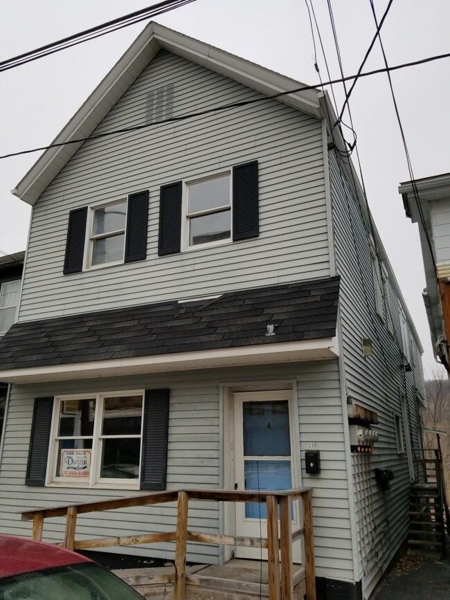 Building Photo - 23 E Ridge St