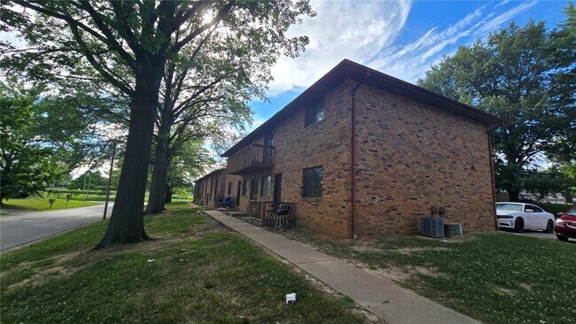 Primary Photo - 5 Yorkshire Ln