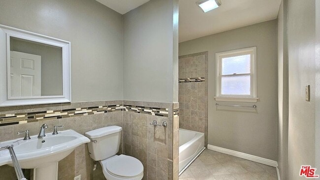 Building Photo - 1022 S Norton Ave