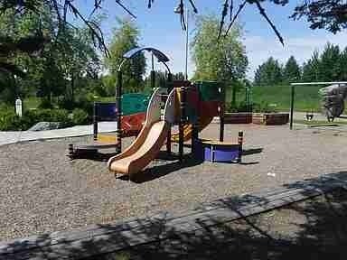 Building Photo - 1600 Eastridge Dr