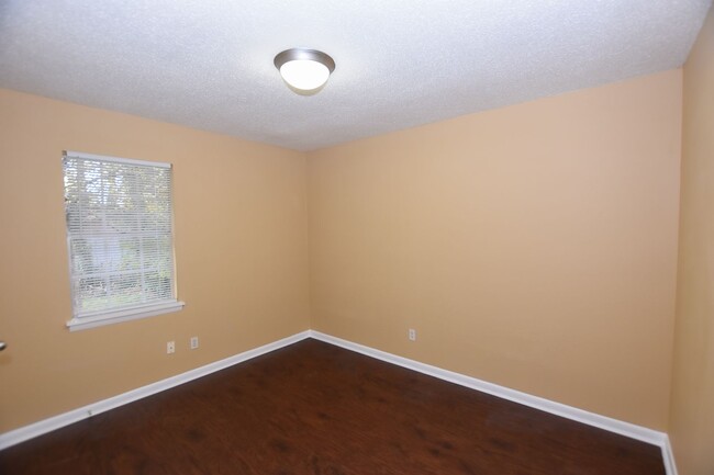 Building Photo - Single Family Home 3BR / 1BA