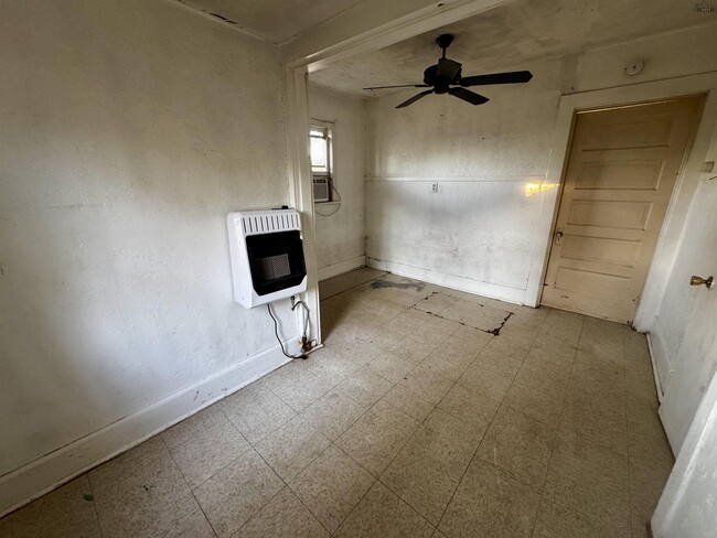 Building Photo - 512 N Lamar St