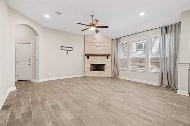 Building Photo - 385 Bonnet Blvd