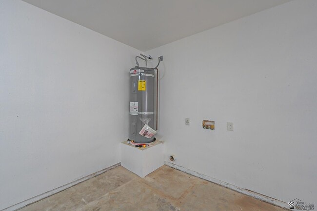 Building Photo - 604 Yucca St