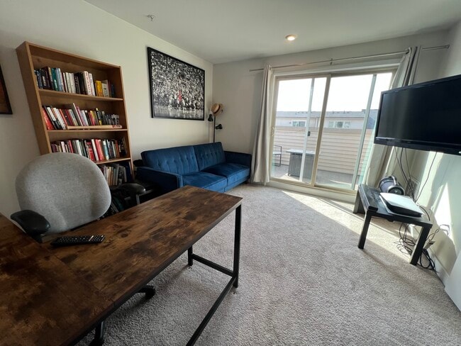 Building Photo - 214 S Newkirk St