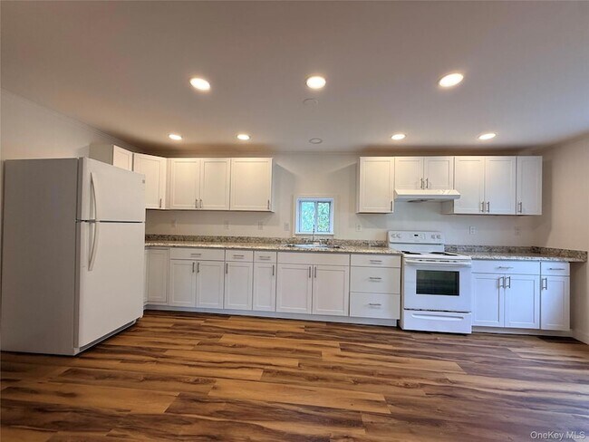 Building Photo - 19 Quartz Ln