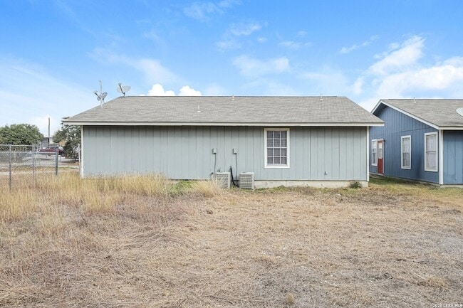 Building Photo - 820 W Olmos Dr