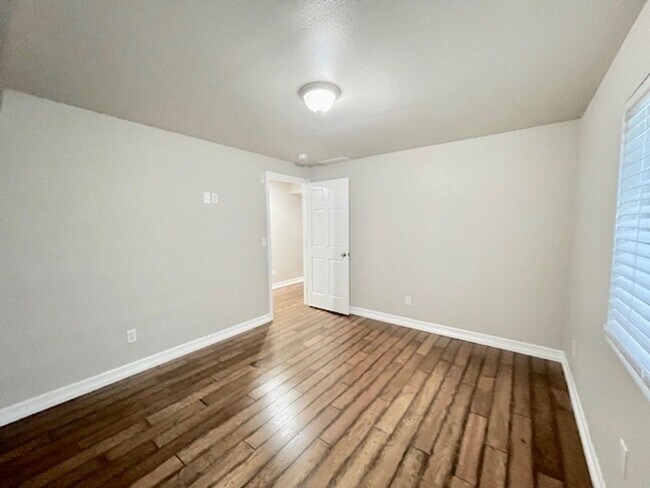 Building Photo - Stunning 4 Bed/4 Bath Home in Banning Lewis Ranch