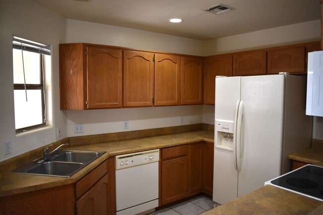 Building Photo - 2112 Calle Sabo