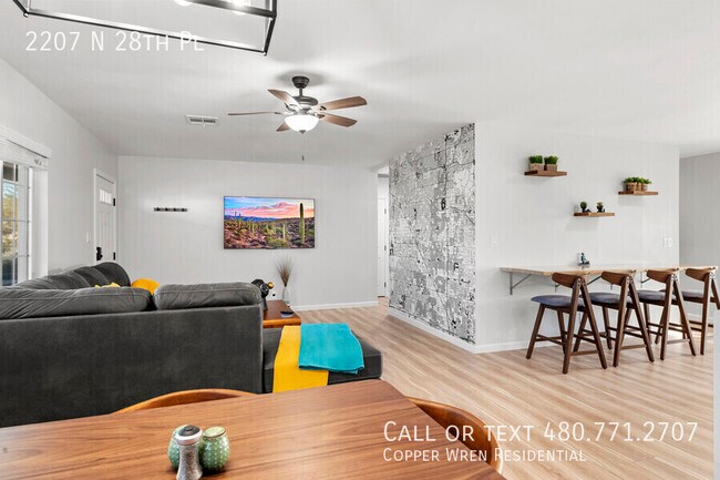 Building Photo - 2207 N 28th Pl