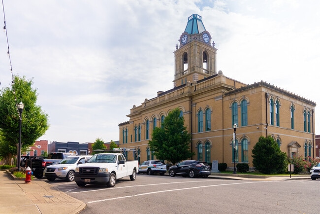 Building Photo - 305 Connell St