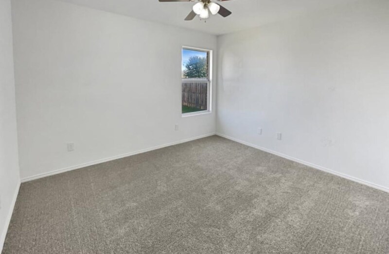 Building Photo - 1302 Lynnwood Dr