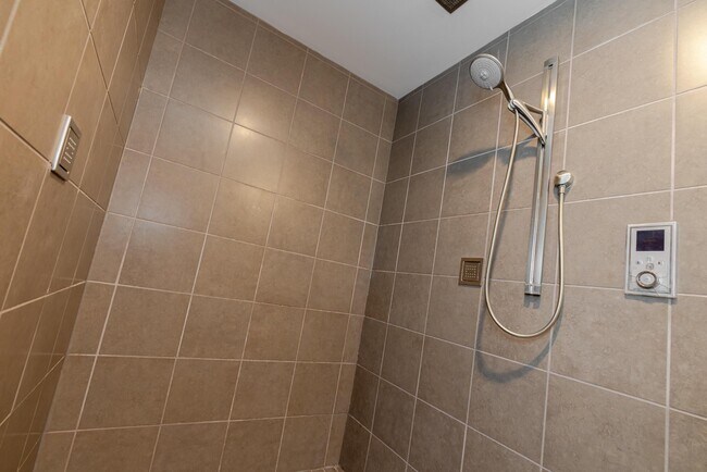 Building Photo - 225 N 4th St