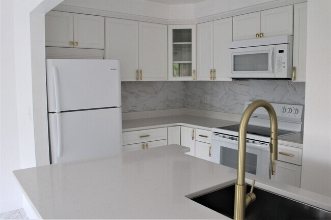 Building Photo - 2 Bedroom, 2 Bath in Deltona!