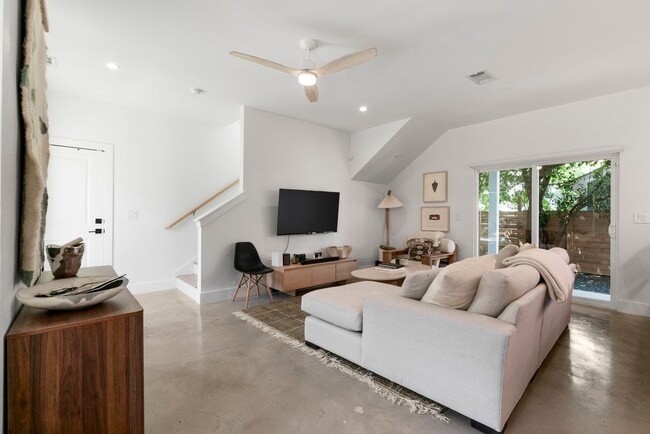 Building Photo - 1102 1/2 Tillery Street, Unit 2