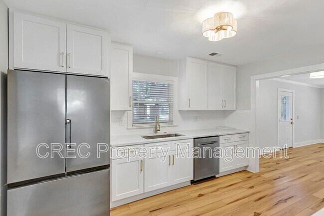 Building Photo - 1757 Skinner Ave