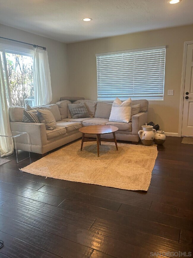 Building Photo - 357 Winsome Pl