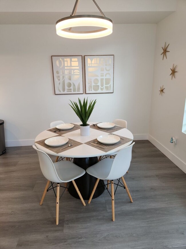 Building Photo - BRAND NEW MODERN LIVING!! HUGE 4 Bed 2.5 Bath Duplex with over 2350+ Sq. Feet.