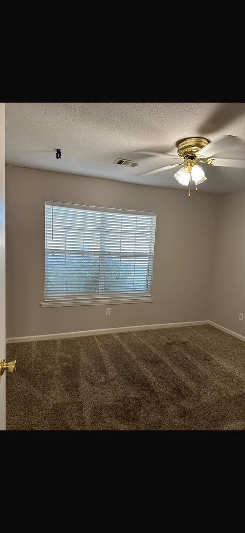 Building Photo - Spacious 3-Bedroom Home in the Heart of Ca...
