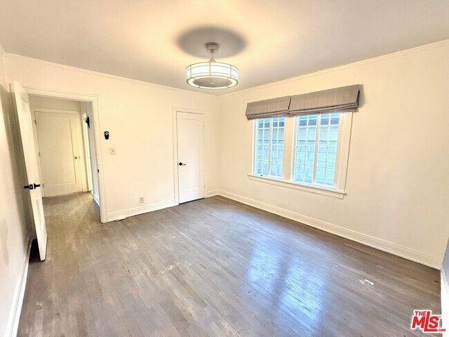 Building Photo - 2701 S Harcourt Ave