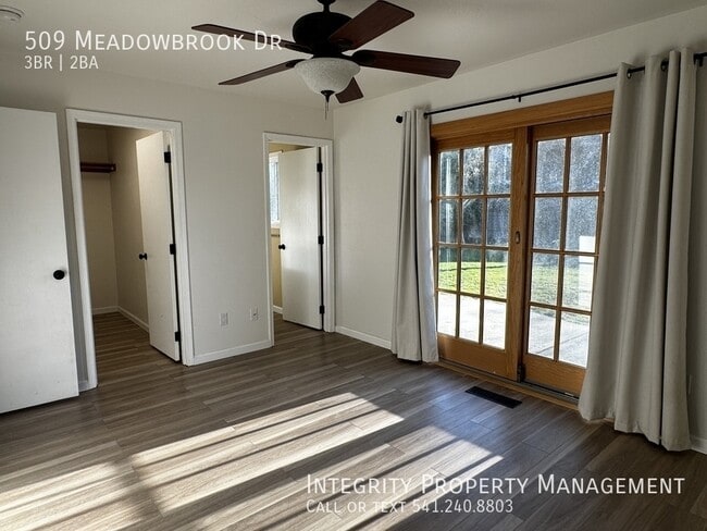 Building Photo - 509 Meadowbrook Dr