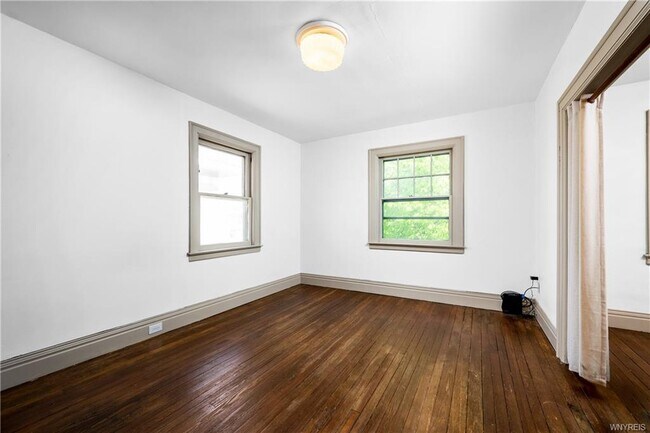 Building Photo - 95 Russell St