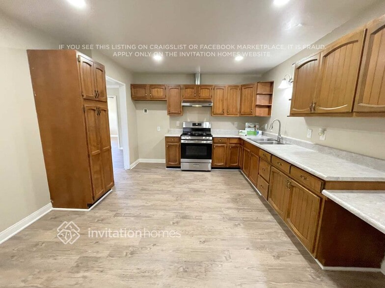 Building Photo - 22618 Catskill Ave