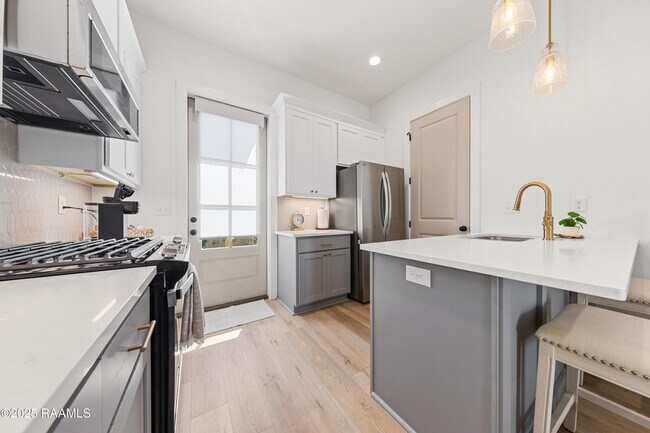 Building Photo - 206 Steiner Oaks