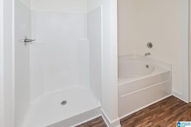 Building Photo - 136 The Heights Dr