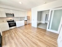 Building Photo - queen2811