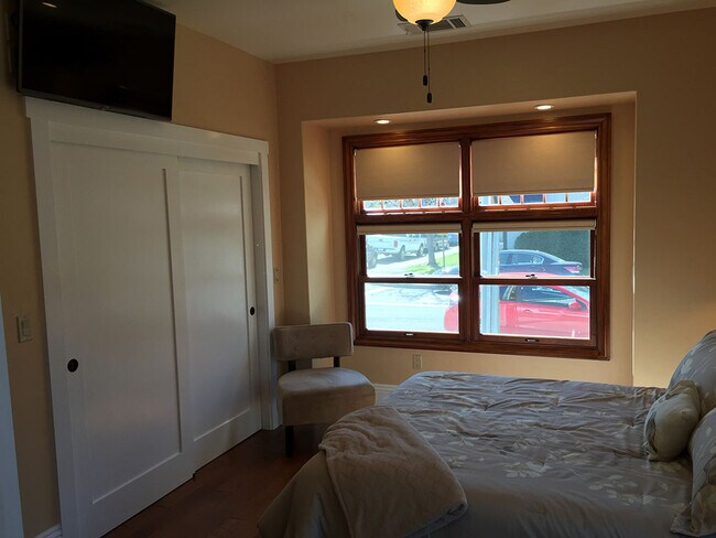 Building Photo - 225 W Angela St