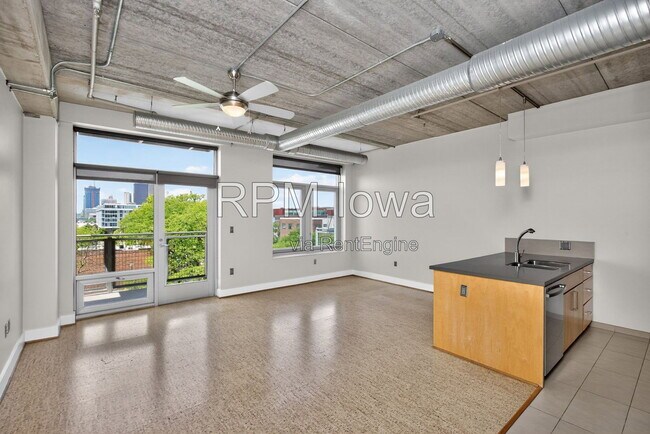 Building Photo - 309 E 5th St